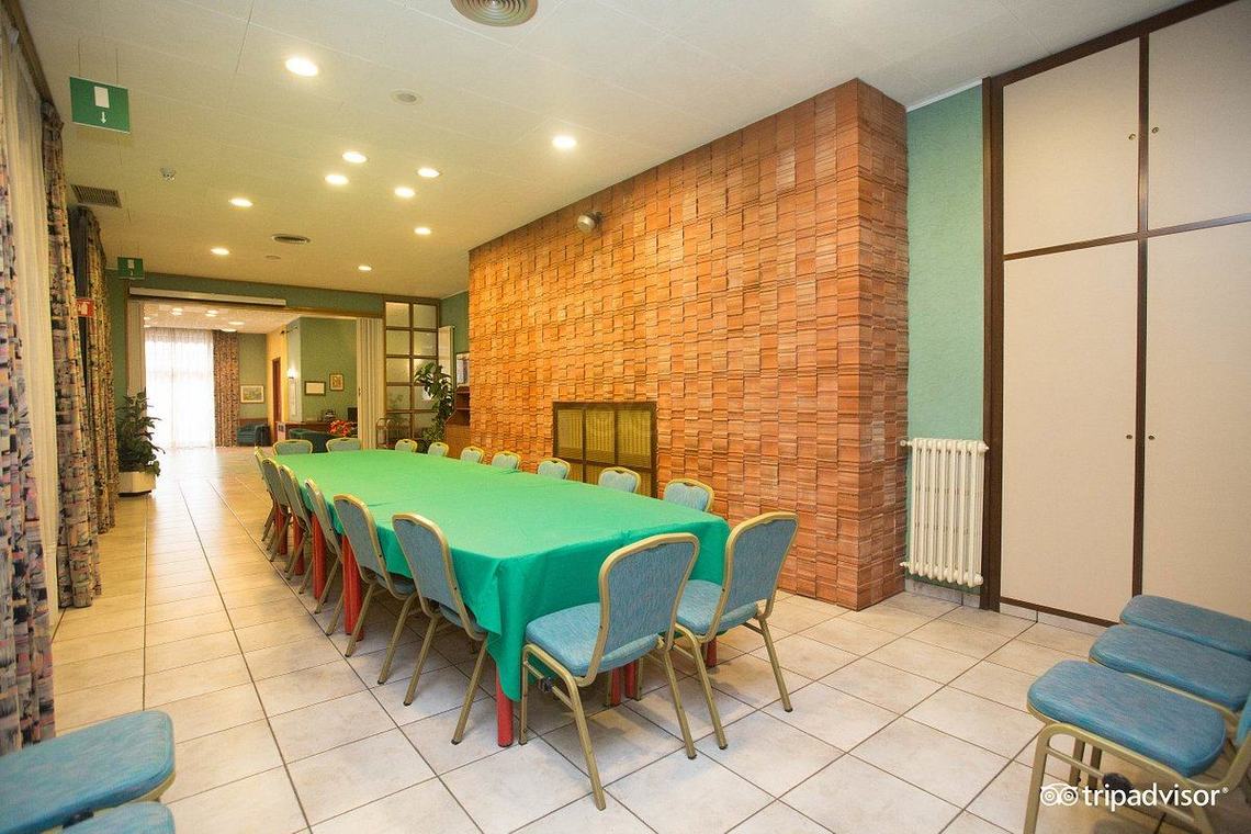 Breakfast room meeting room  v102