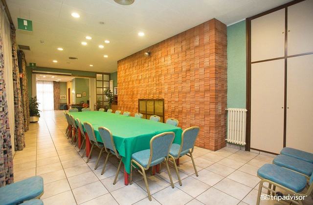 Breakfast room meeting room  v102